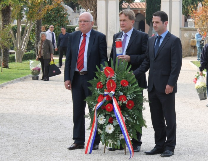 Izaslanstvo Grada Zadra položilo vijence povodom blagdana Svih svetih