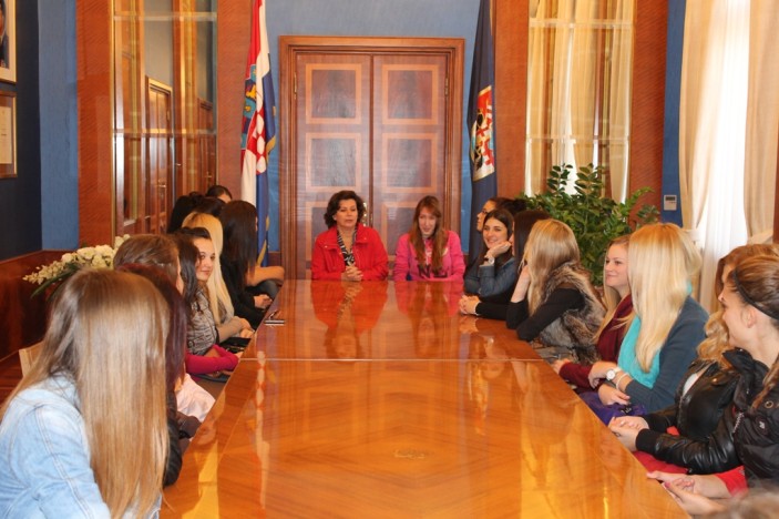 Buduće poslovne tajnice u posjeti Gradskoj upravi