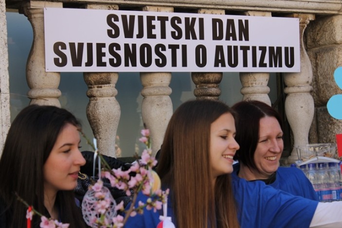 Puštanjem plavih balona obilježen Svjetski dan svjesnosti o autizmu