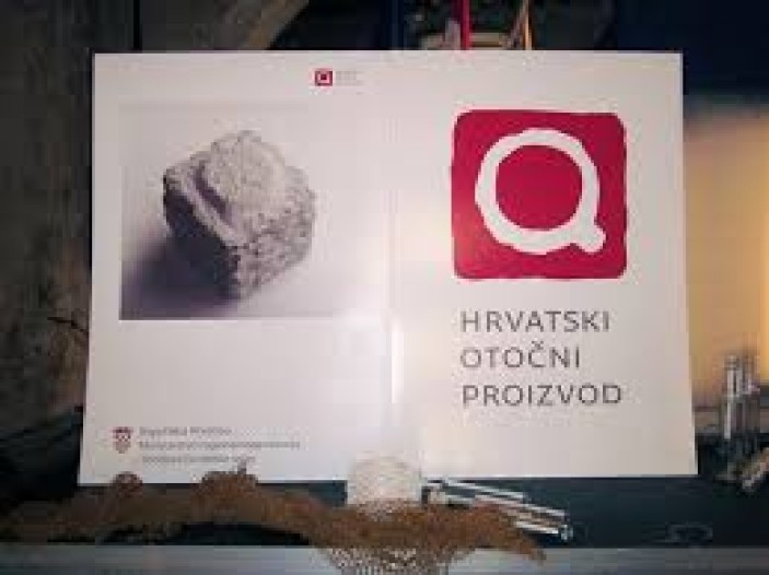 Javni poziv za kandidiranje manifestacija koje bi se sufinancirale iz Državnog proračuna Republike Hrvatske za 2015. godinu i projekcija za 2016. i 2017. godinu