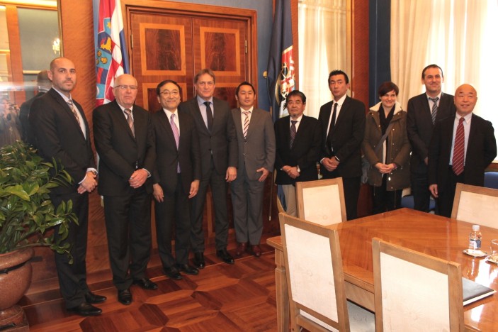 Veleposlanik Japana, NJ.E.Keji Ide i  predsjednik kompanije J-Trade Inc., Jiro Kambe kod gradonačelnika Kalmete