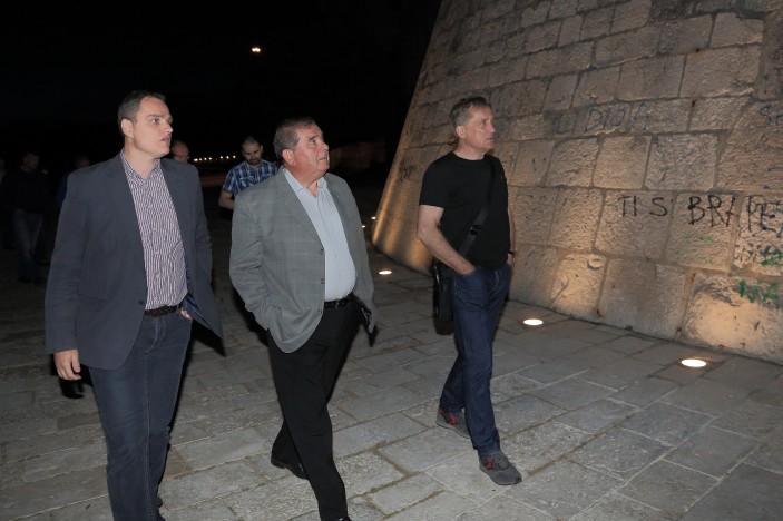 Lučica Foša obasjana novom rasvjetom