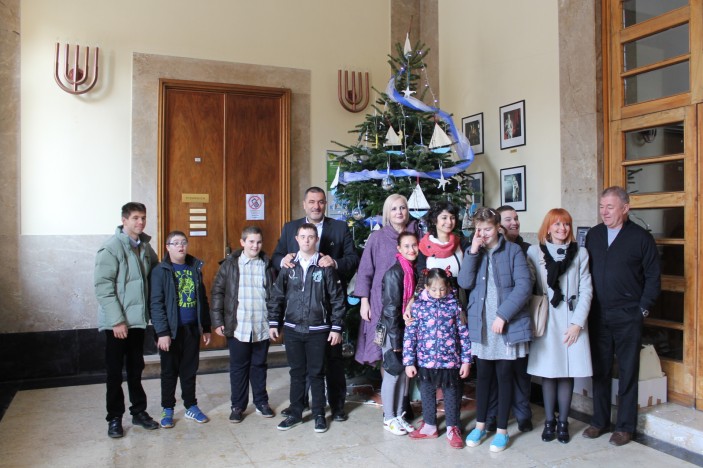 Okićena jelka u gradskoj upravi