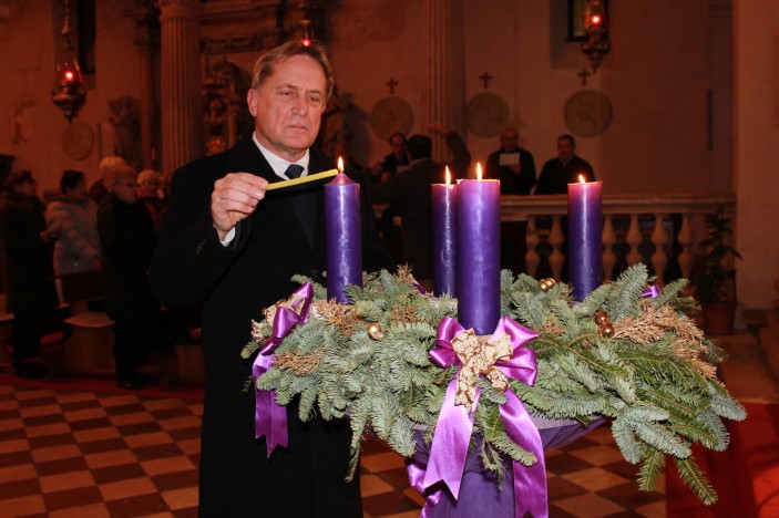 Gradonačelnik Božidar Kalmeta upalio četvrtu adventsku svijeću