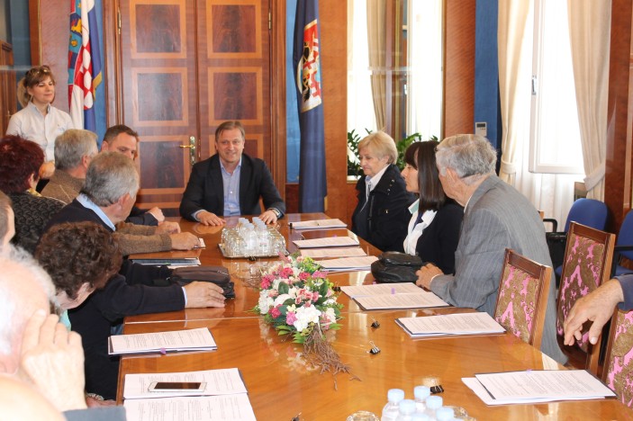 Gradonačelnik Dukić potpisao i uručio ugovore o energetskoj obnovi obiteljskih kuća