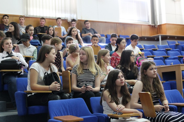 Mađarski učenici posjetili gradsku upravu