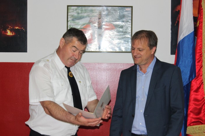 Gradonačelnik s vatrogascima