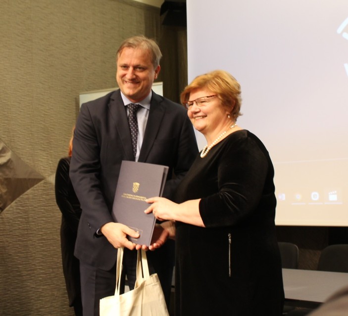 Posjet Športskom centru Višnjik i svečano potpisivanje ugovora za Poziv „Unaprjeđenje usluga za djecu u sustavu ranog i predškolskog odgoja i obrazovanja“