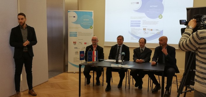 Mini mobilna kompostana za biorazgradivi otpad na Istu i ispitivanje onečišćenja mora mikroplastikom