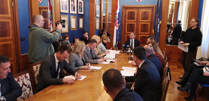 O POS-u, radu vrtića, izgradnji komunalne infrastrukture i održavanju, strategiji razvoja kulture, novim tehnologijama u prometu, uređenju zadarske sfinge i bunkera...