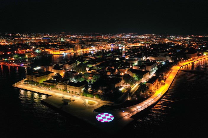 Vatromet, budnica, Zadar u bojama hrvatske zastave i grba...