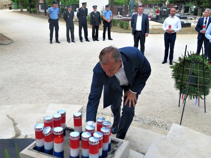 Polaganjem vijenaca započelo obilježavanje Dana pobjede i domovinske zahvalnosti