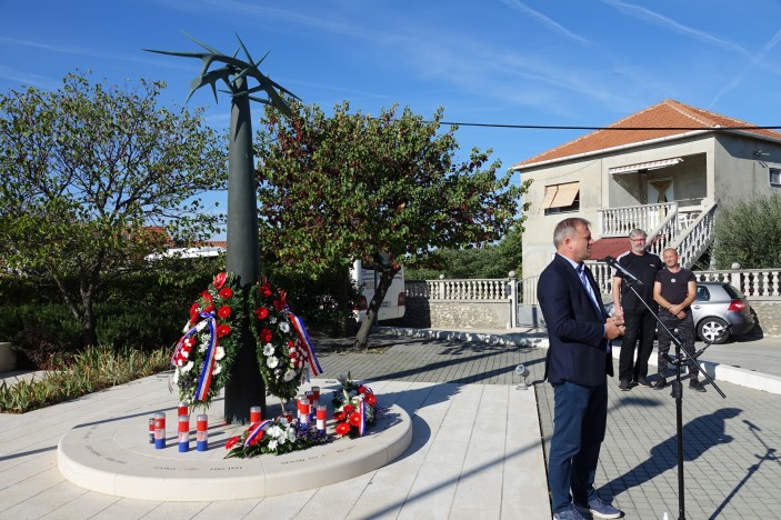 Polaganje vijenaca i atletska utrka