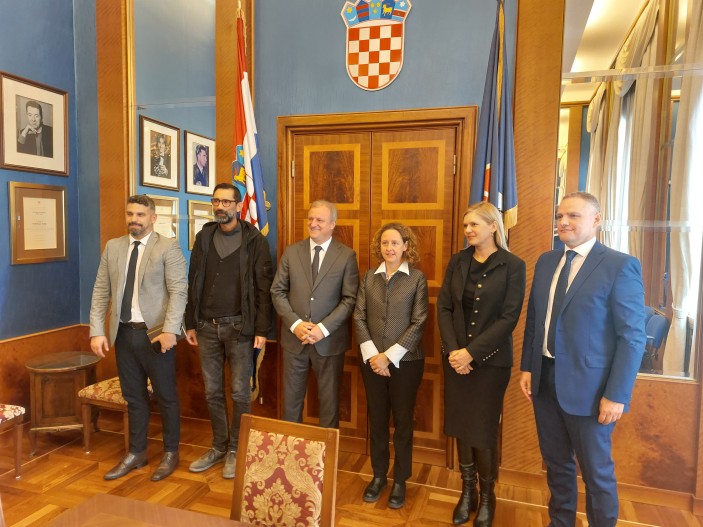 Ministrica kulture i medija na radnom sastanku