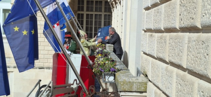 Maškare preuzele vlast